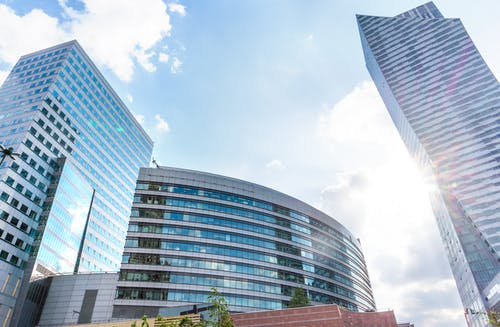 企业管理系统是否支持多店铺或多部门管理？能否实现数据的集中管理和分析？