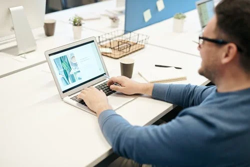 有没有可以一键实现数据分析和报表生成的电商系统